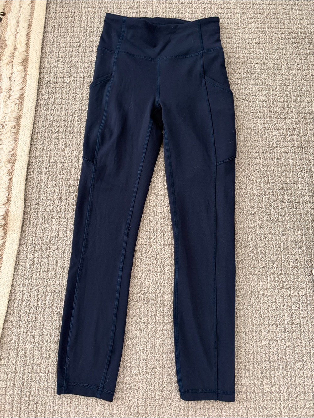 Lululemon 2 navy crop Leggings with Side Pockets